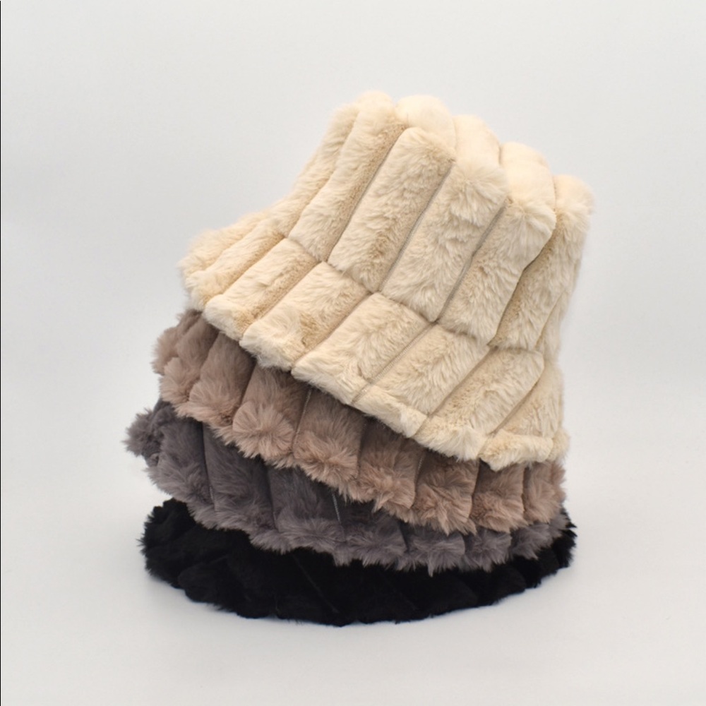 Fur bucket hat